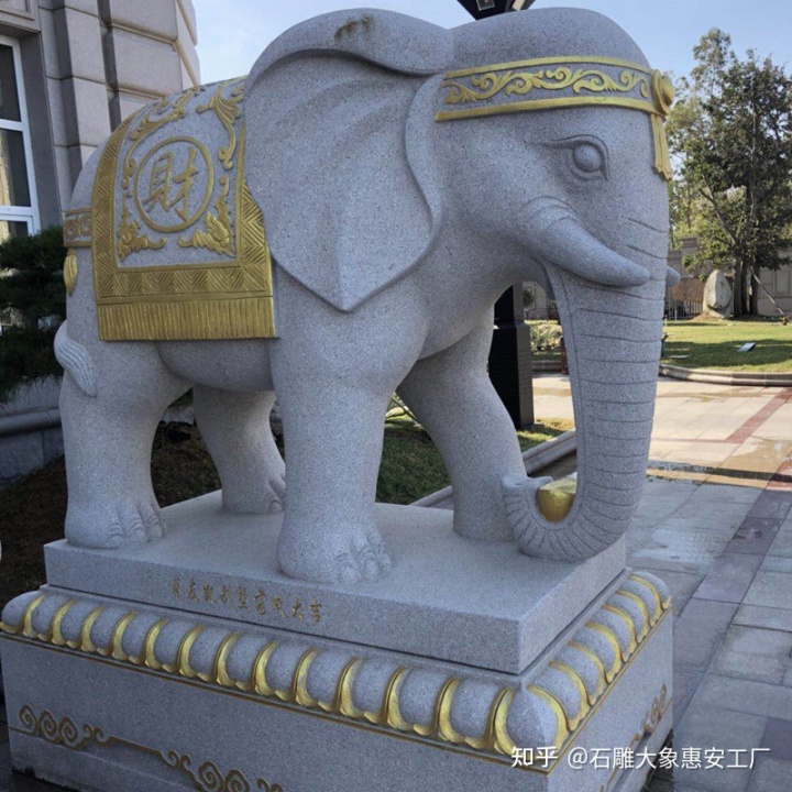 连排别墅大门风水 别墅门口的石雕大象，似乎成了身份的象征！