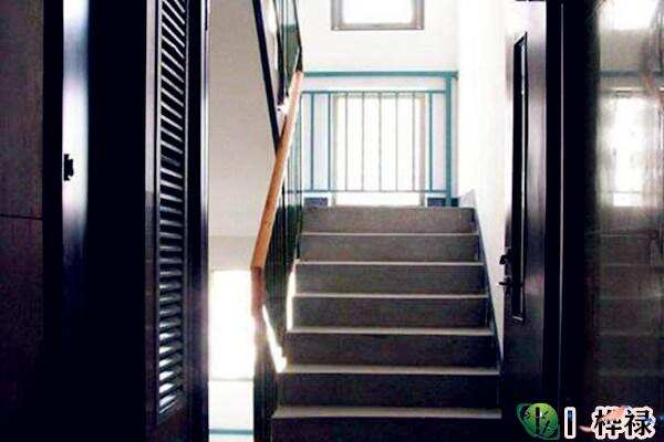 房屋建筑学楼梯的设计图_二层房屋楼梯设计图_房屋楼梯风水